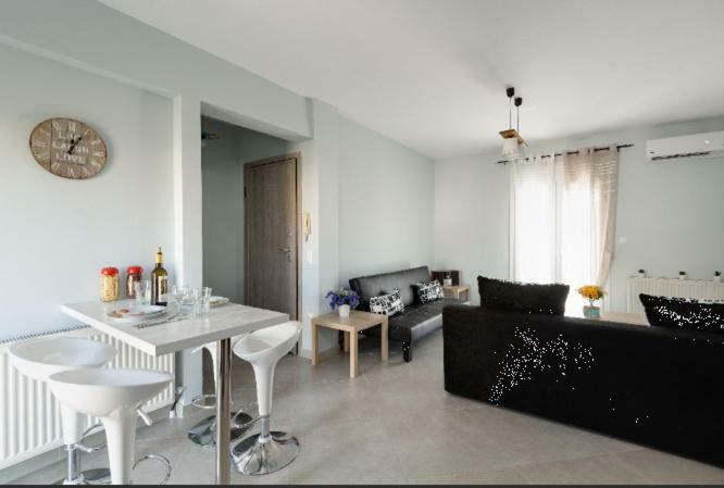 סלוניקי Bright Spacious Two-Bedroom Apartment מראה חיצוני תמונה