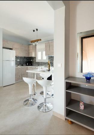 סלוניקי Bright Spacious Two-Bedroom Apartment מראה חיצוני תמונה