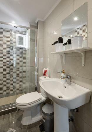 סלוניקי Bright Spacious Two-Bedroom Apartment מראה חיצוני תמונה
